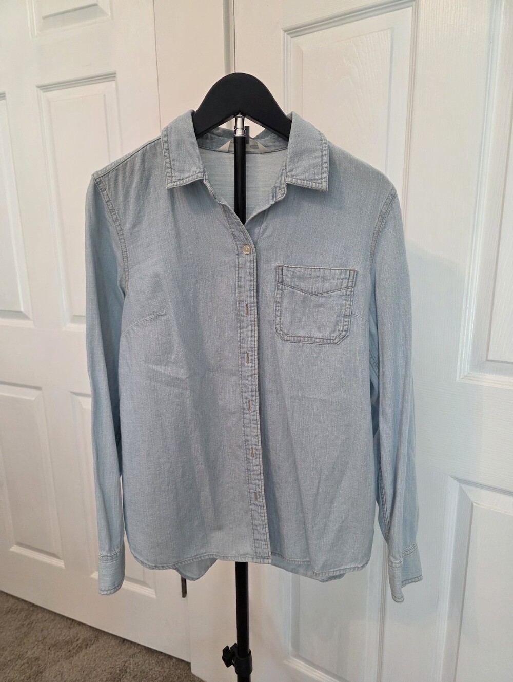 Old Navy Light Blue Chambray Button-Down Shirt